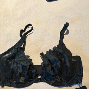 Victoria’s Secret Plunge Lace Bra – Black – 32DD